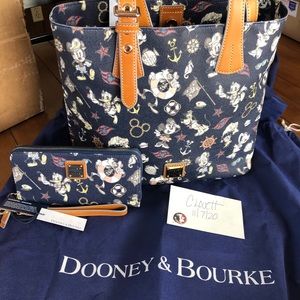 Disney Cruise Line Mickey Sketch tote and wallet